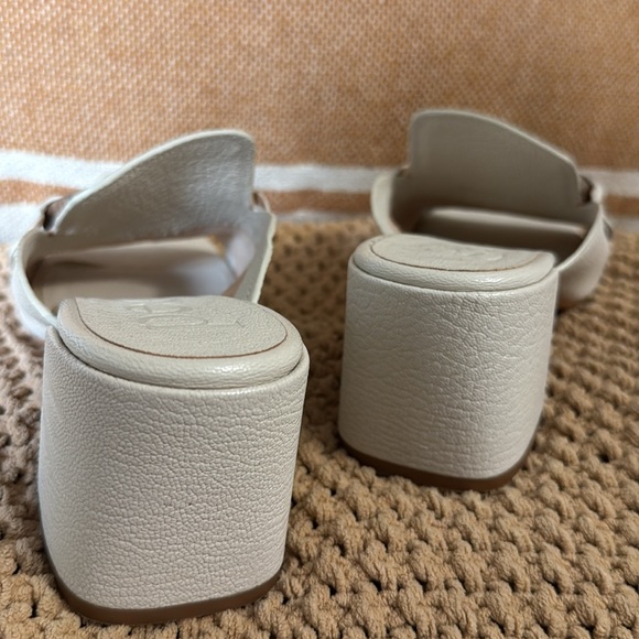 Pedro Garcia Beige Chain Detail Sandals - Picture 6 of 12